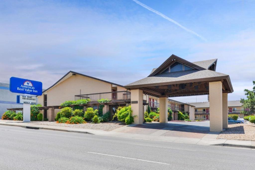 Days Inn By Wyndham Albuquerque Northeast Extérieur photo